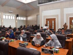 Fraksi PDI-P DPRD Kabupaten Sukabumi Hj. Elis Ernawati Hadiri Rapat Paripurna Pandangan Umum 4 Raperda