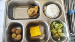 Sambut Hari Pertama Masuk Sekolah, SPPG Cikiray Kecamatan Cikidang Sajikan Menu Makan Bergizi untuk Siswa