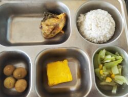 Sambut Hari Pertama Masuk Sekolah, SPPG Cikiray Kecamatan Cikidang Sajikan Menu Makan Bergizi untuk Siswa